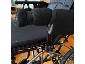 みんなのかかりつけ訪問看護ステーション昭和のセラピストが自作した車いすのひじ掛け